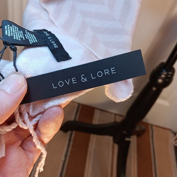 NWT Indigo Herringbone Wrap Shawl Scarf Soft Knit Pink Cream Women's OS - Picture 14 of 15